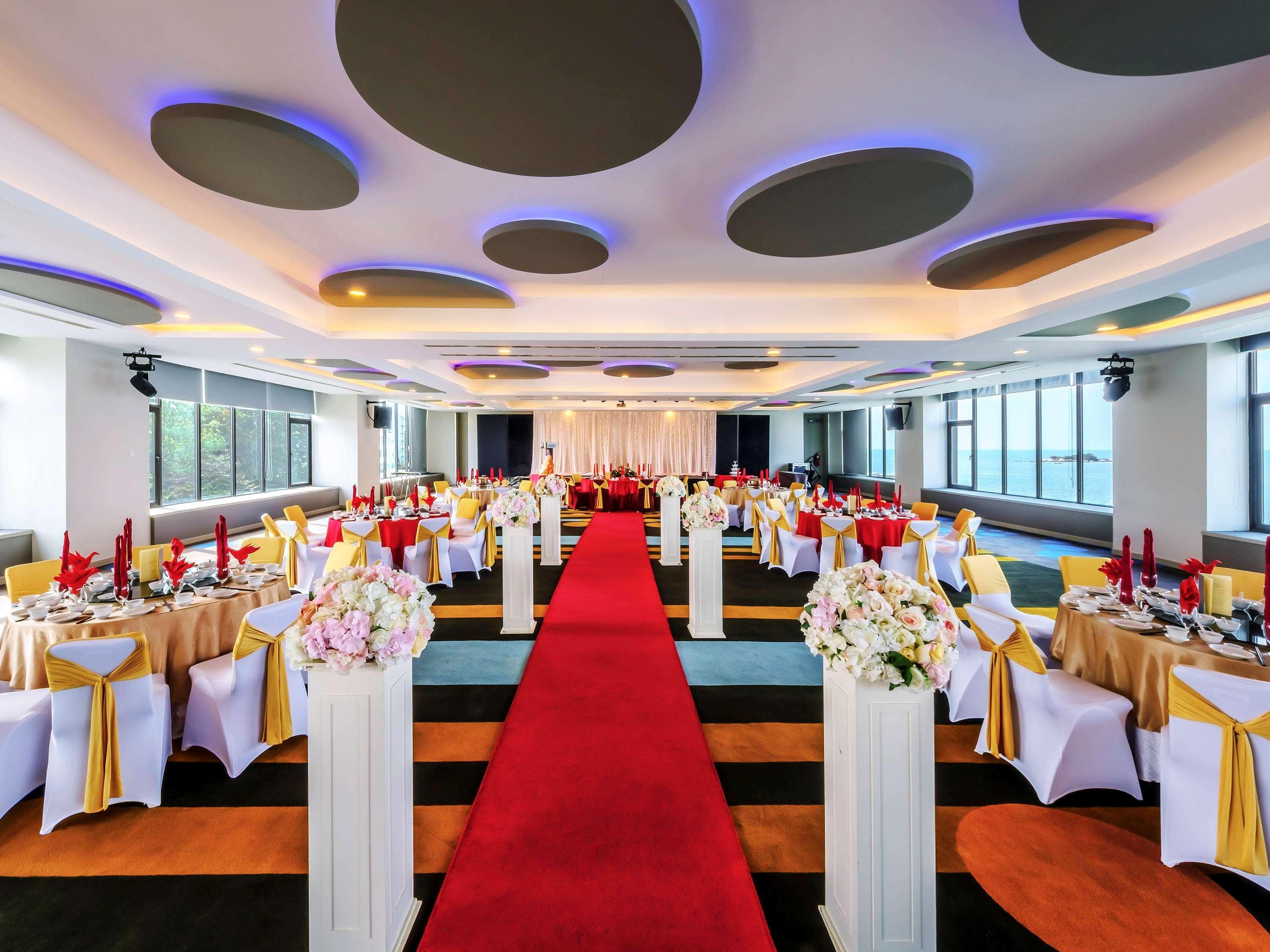 Mercure Penang Beach Tanjung Bungah  Exterior foto