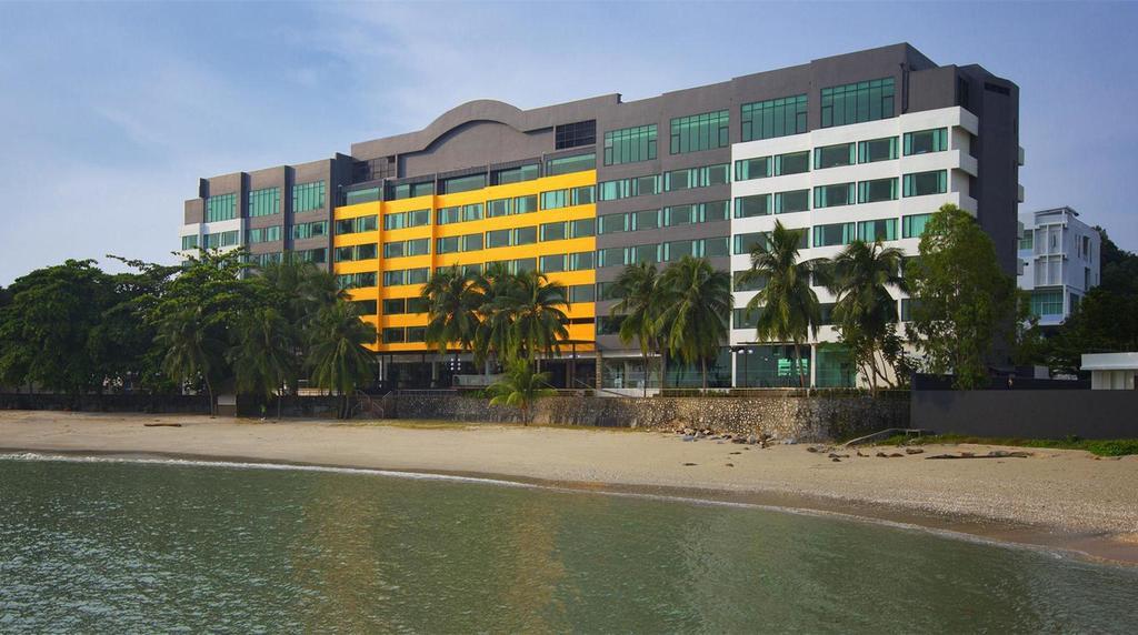 Mercure Penang Beach Tanjung Bungah  Exterior foto
