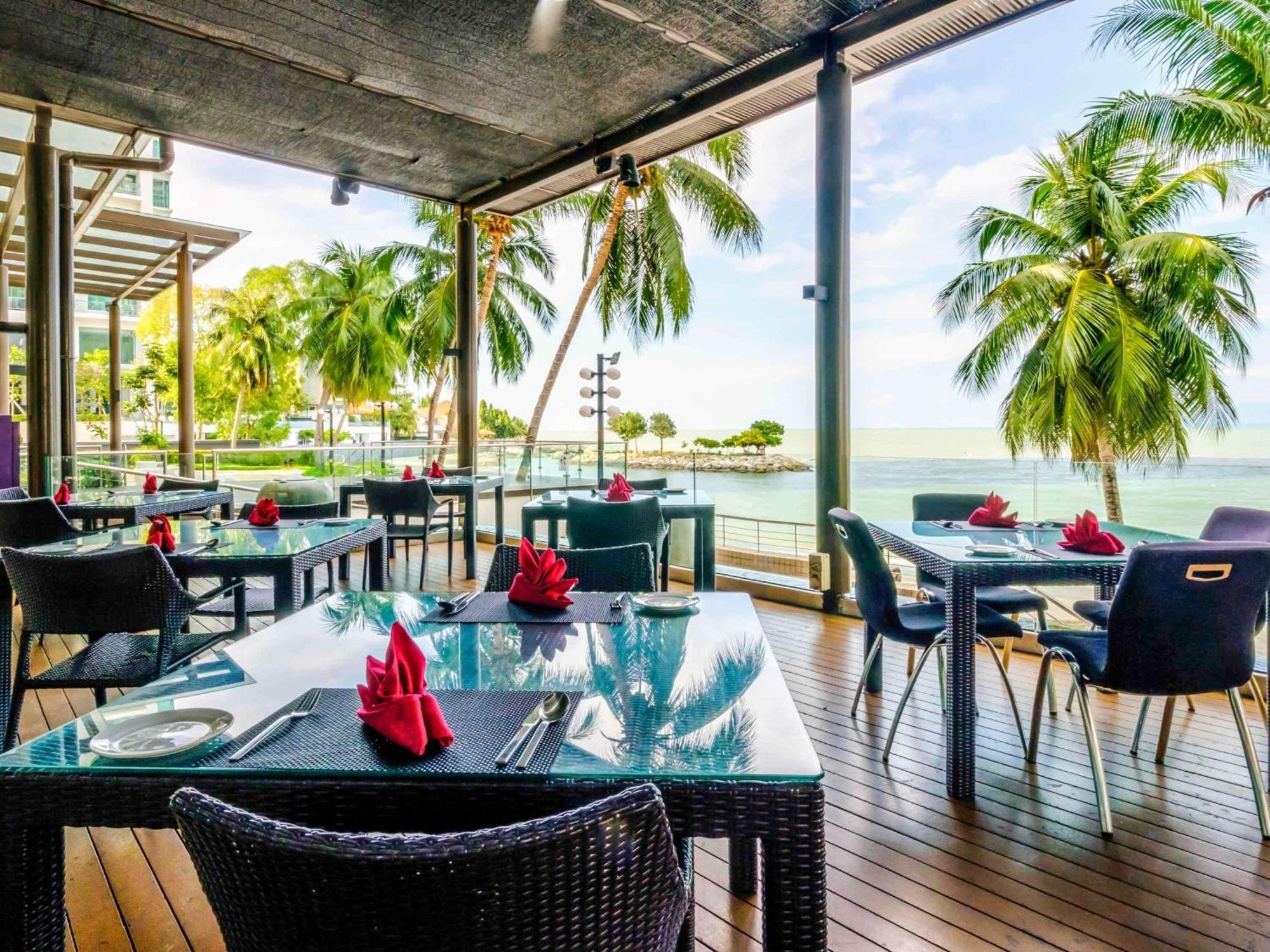 Mercure Penang Beach Tanjung Bungah  Exterior foto