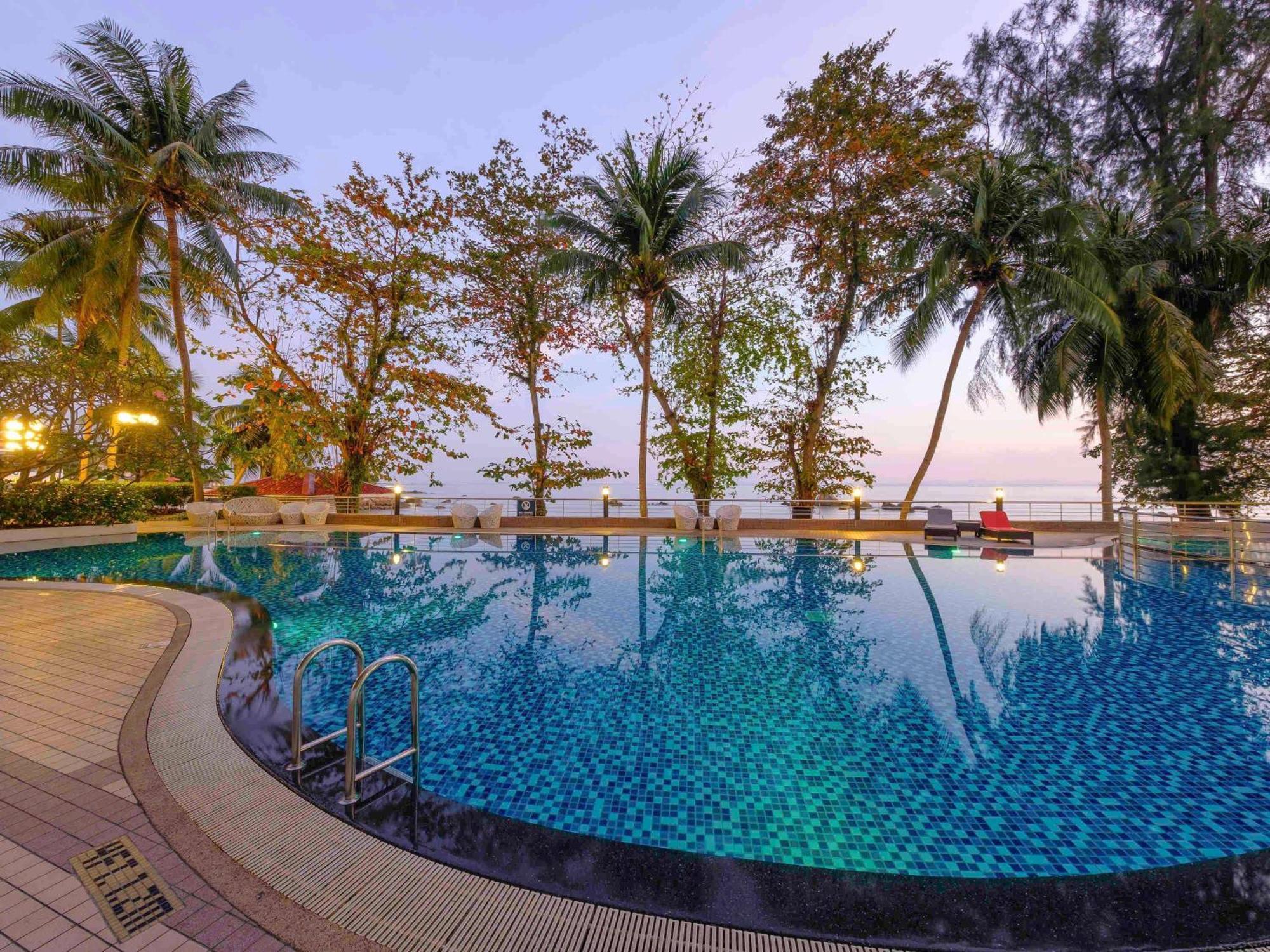 Mercure Penang Beach Tanjung Bungah  Exterior foto
