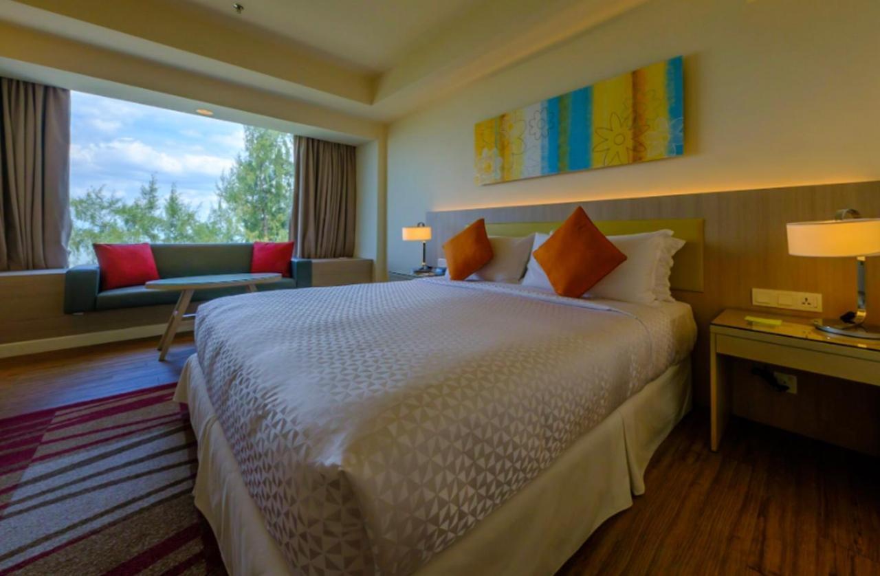 Mercure Penang Beach Tanjung Bungah  Exterior foto